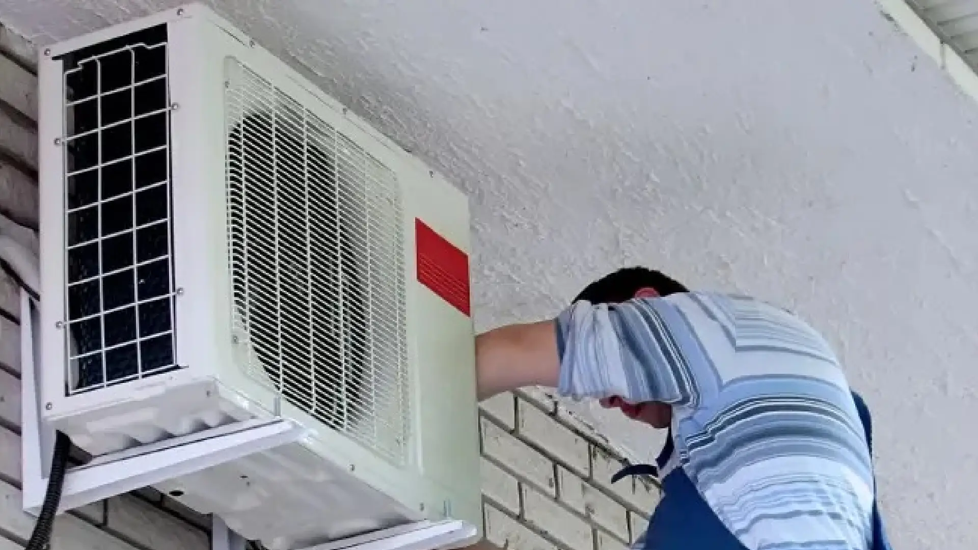 Cassette air conditioner detailed view in ceiling