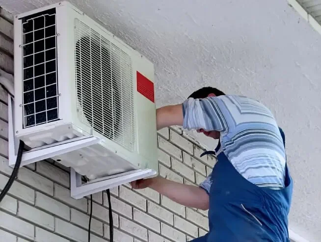 Cassette air conditioner installed in commercial ceiling